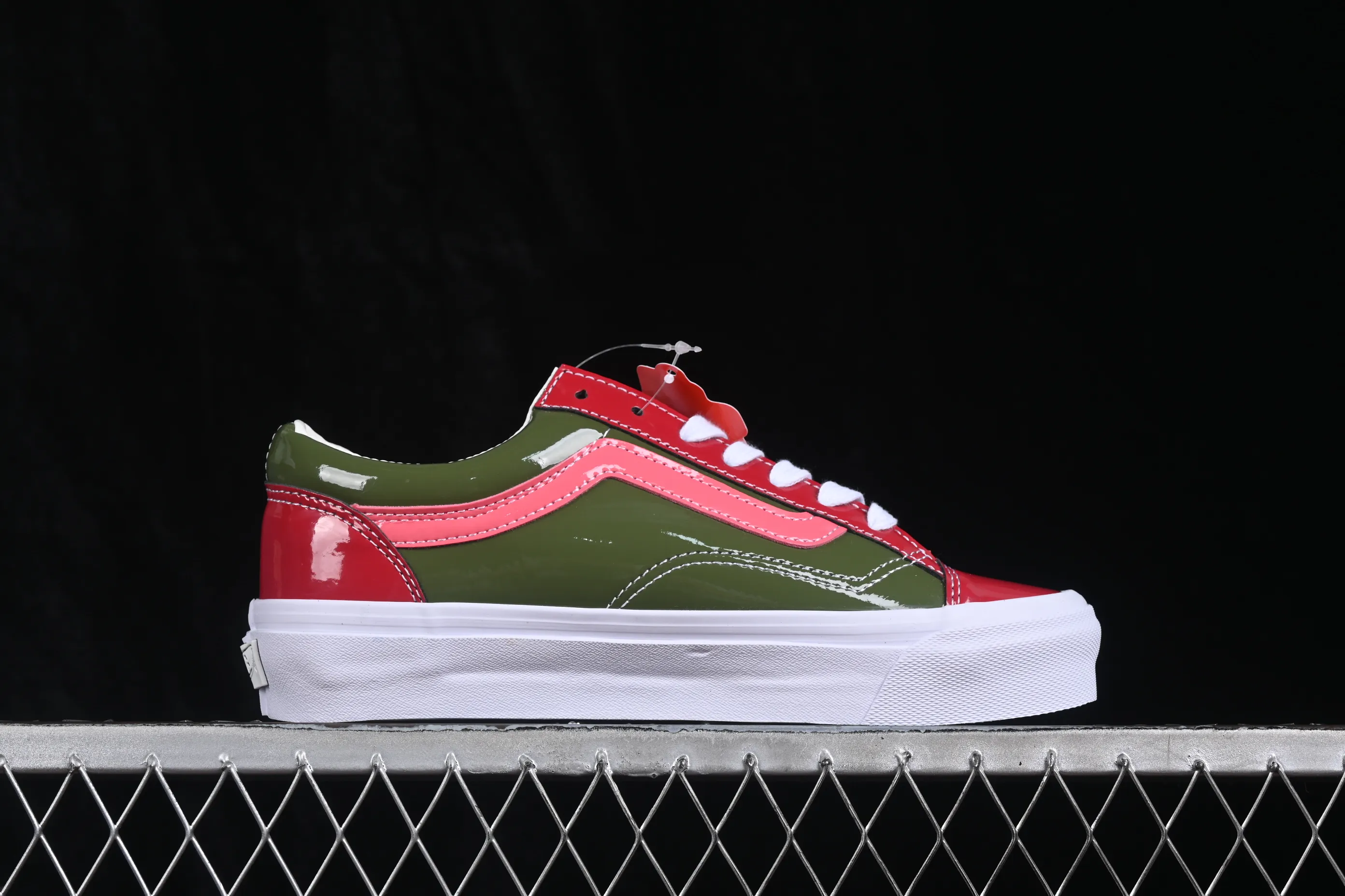 All categories Vans Vans series Vans Low Vans low top Vans Old Skool Vans patent leather low-top casual skateboard shoes VN000E8VCCZ